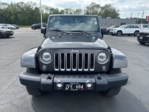 Used 2017 Jeep Wrangler Unlimited Sahara w/ Connectivity Group AWD/4WD image 2