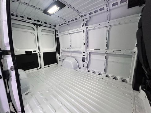 New 2026 RAM ProMaster 2500 w/ Quick Order Package 22G SLT image 15