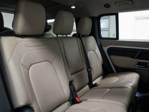 Used 2023 Land Rover Defender 130 S image 23