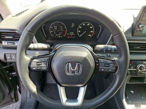 Used 2025 Honda Pilot Touring image 16