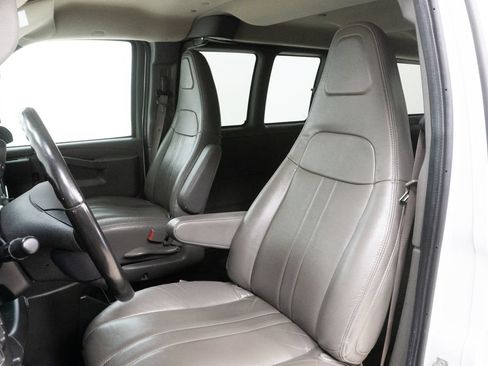 Used 2022 Chevrolet Express 3500 LS RWD image 7
