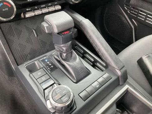 Certified 2025 Toyota Tacoma TRD Off-Road AWD/4WD image 25