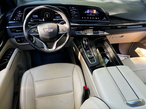 Used 2023 Cadillac Escalade Premium Luxury w/ Performance Package image 18