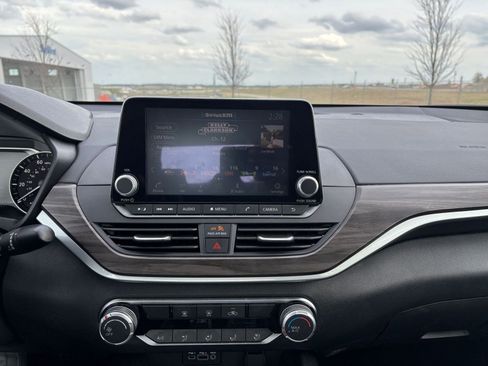 Used 2025 Nissan Altima 2.5 SV image 17