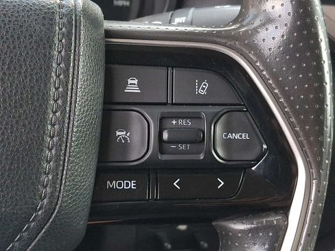 Used 2022 Toyota Tundra SR5 w/ SR5 Convenience Package AWD/4WD image 17