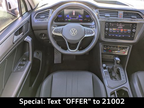 Used 2022 Volkswagen Tiguan SE w/ Panoramic Sunroof Package image 18