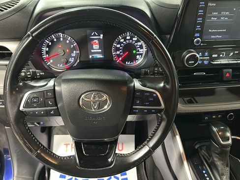Used 2021 Toyota Highlander LE AWD/4WD image 23