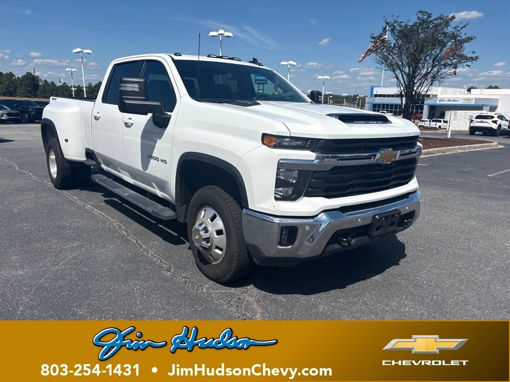 Used 2025 Chevrolet Silverado 3500 LT w/ Safety Package AWD/4WD image 1