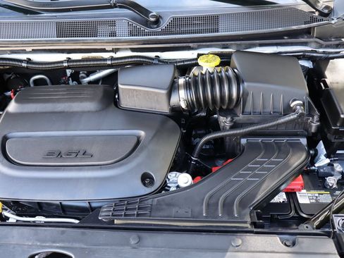 Used 2022 Chrysler Voyager LX FWD image 40