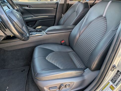 Used 2019 Toyota Camry SE image 11