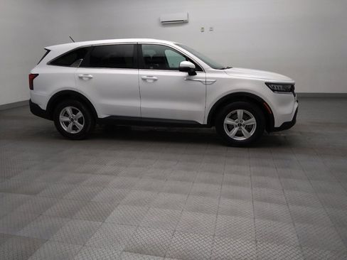 Used 2021 Kia Sorento LX FWD image 11