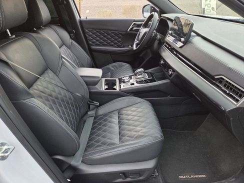 Used 2023 Mitsubishi Outlander SEL image 16