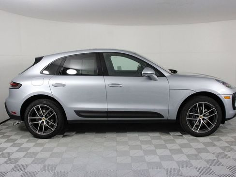 Certified 2025 Porsche Macan image 8