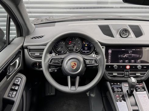 New 2026 Porsche Macan image 18