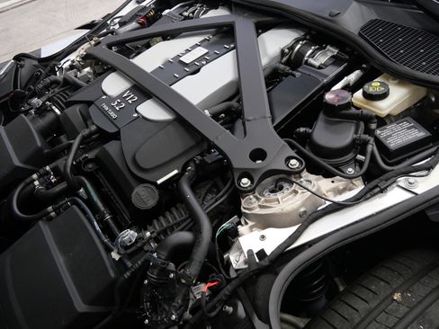 Used 2022 Aston Martin DBS Superleggera Volante RWD image 46
