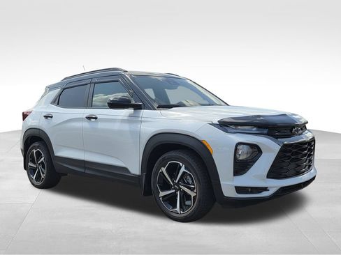 Used 2023 Chevrolet TrailBlazer RS w/ Sun and Liftgate Package FWD image 4
