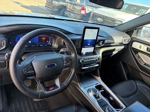 Used 2020 Ford Explorer ST w/ Premium Technology Package image 15