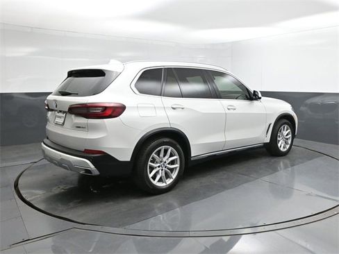 Certified 2023 BMW X5 sDrive40i w/ Executive Package image 11