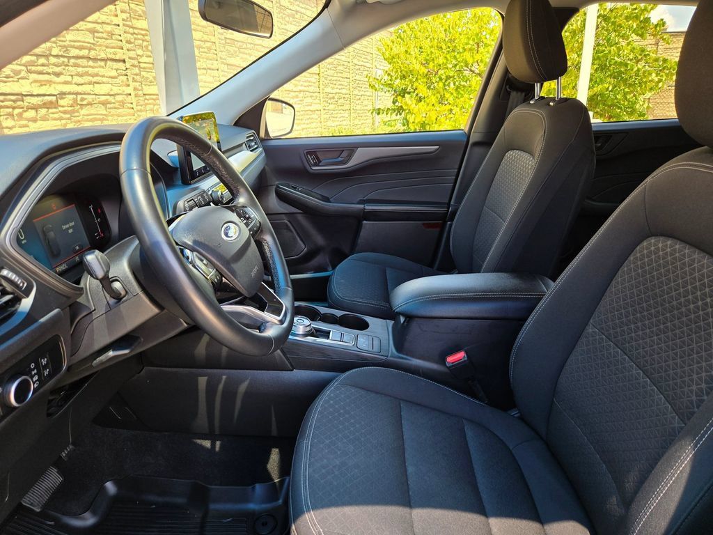 Used 2024 Ford Escape Active AWD/4WD image 9