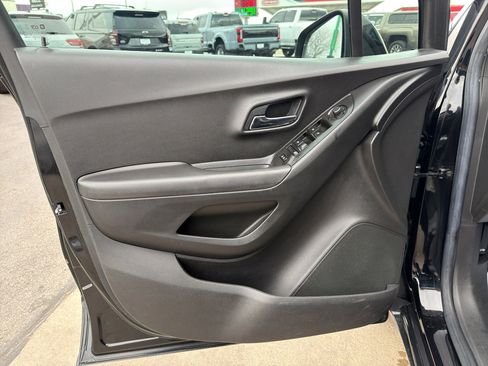 Used 2019 Chevrolet Trax LT w/ LT Convenience Package image 15