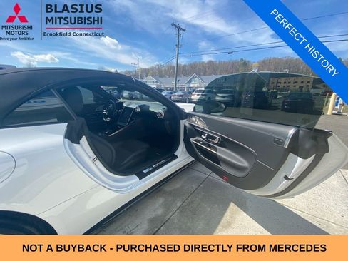 Used 2022 Mercedes-Benz SL 55 AMG 4MATIC w/ Driver Assistance Package image 38