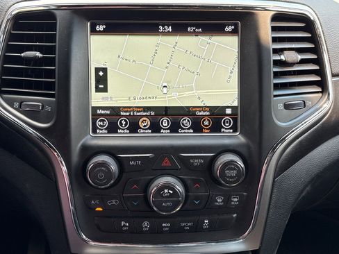 Used 2018 Jeep Grand Cherokee Laredo RWD image 23