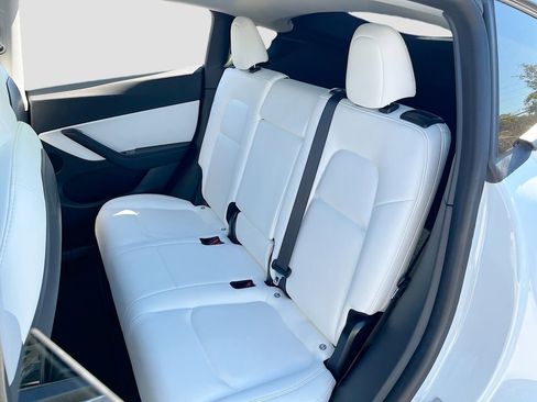 Used 2020 Tesla Model Y Long Range image 24