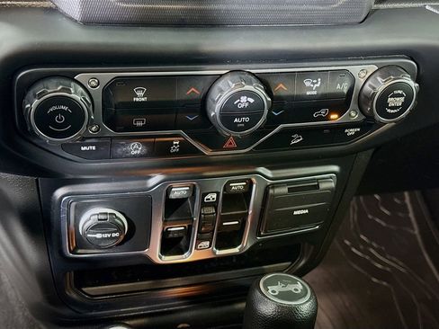 Used 2019 Jeep Wrangler Unlimited Sport S AWD/4WD image 8