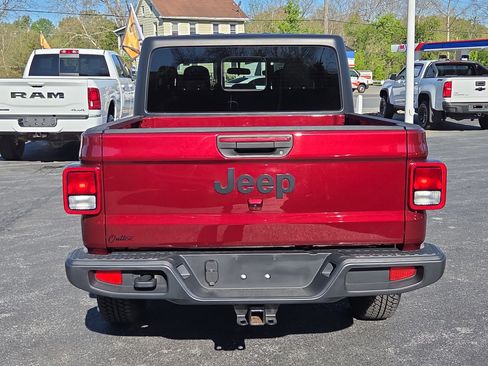 Certified 2022 Jeep Gladiator Sport AWD/4WD image 4