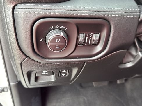 Used 2022 RAM 1500 Limited w/ Body-Colour Bumper Group image 38