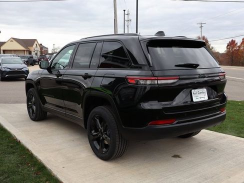 New 2025 Jeep Grand Cherokee Altitude image 28