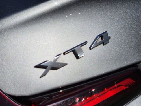 Used 2025 Cadillac XT4 Premium Luxury image 13