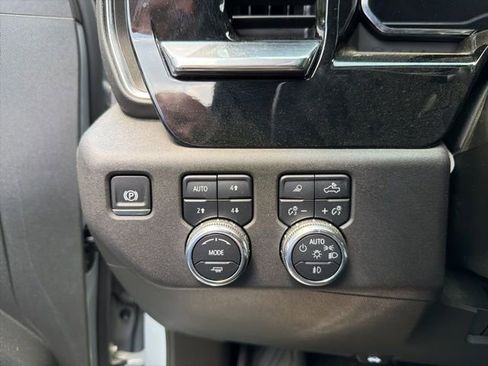 Used 2024 GMC Sierra 1500 Elevation w/ Elevation Premium Package AWD/4WD image 11
