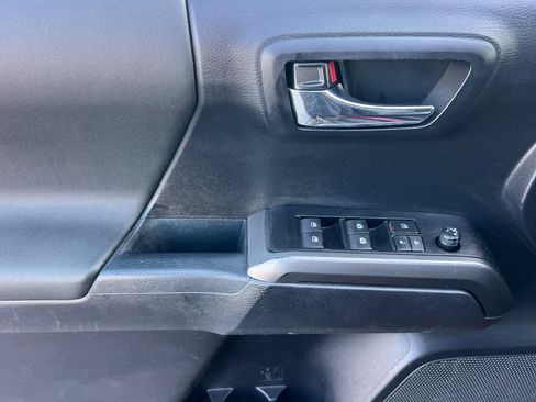 Used 2021 Toyota Tacoma TRD Off-Road image 13