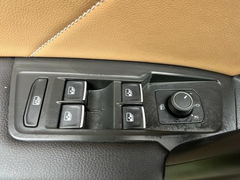 Used 2024 Volkswagen Tiguan SE R-Line AWD/4WD image 12