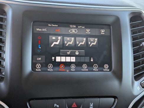 Used 2021 Jeep Cherokee Latitude Plus image 26