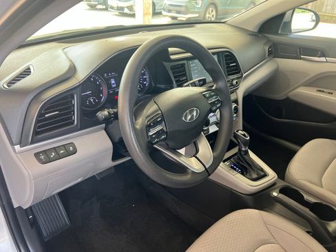 Used 2019 Hyundai Elantra SEL FWD image 4
