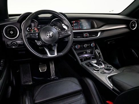 Used 2023 Alfa Romeo Stelvio Veloce image 6