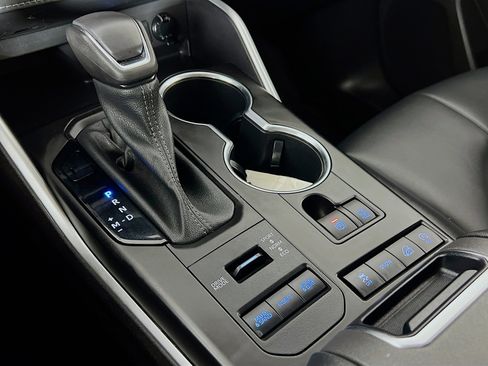 Used 2022 Toyota Highlander XLE image 18