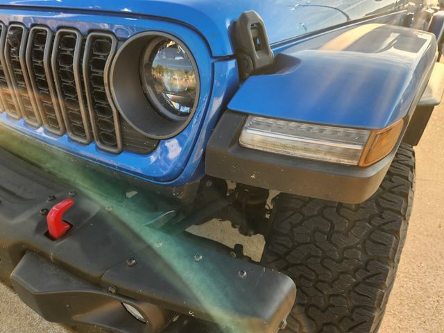 Used 2025 Jeep Wrangler Unlimited Rubicon AWD/4WD image 8