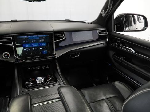 Used 2022 Jeep Grand Wagoneer Series II AWD/4WD image 34