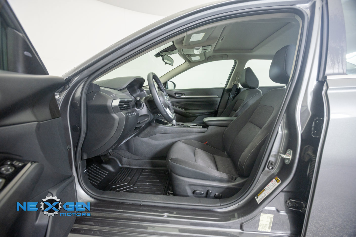 Used 2021 Nissan Altima 2.5 SV w/ SV Premium Package FWD image 14