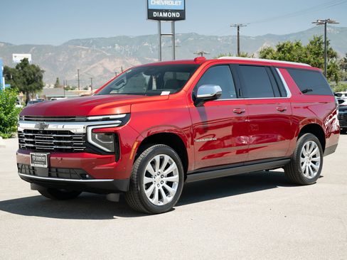 New 2025 Chevrolet Suburban Premier image 7