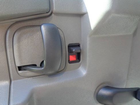 Used 2014 Chevrolet Express 3500 RWD image 12