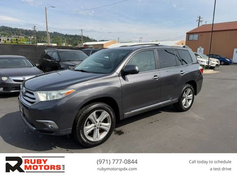 Used 2013 Toyota Highlander Limited FWD image 1