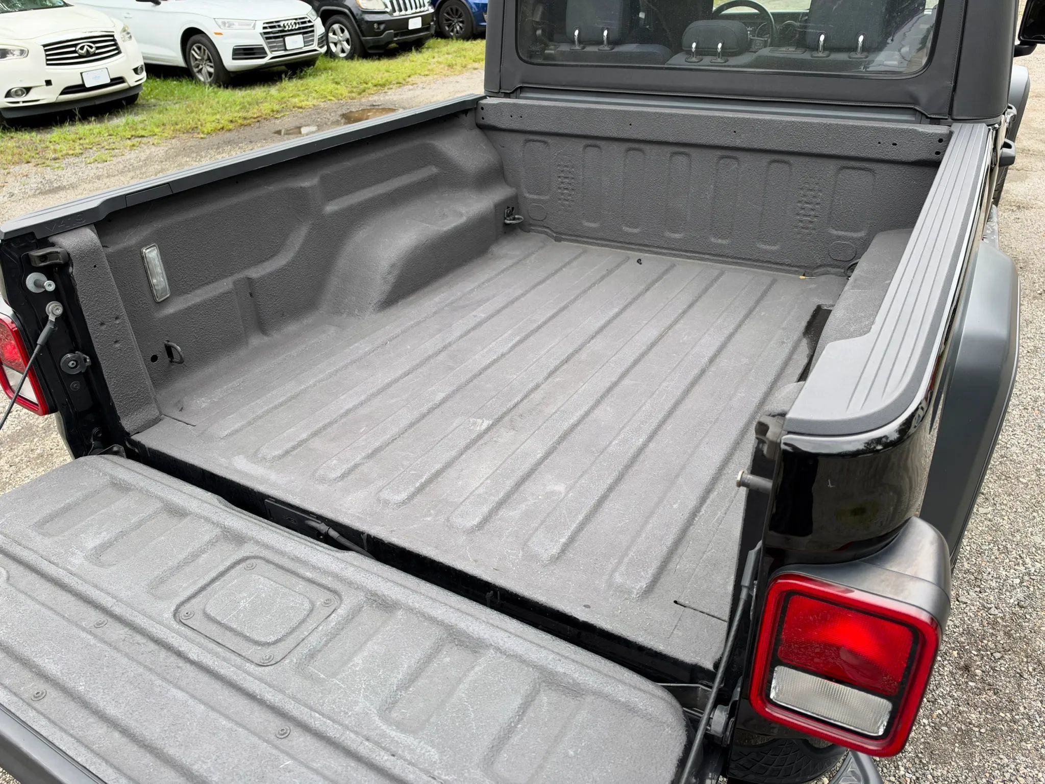 Used 2021 Jeep Gladiator Sport AWD/4WD image 24
