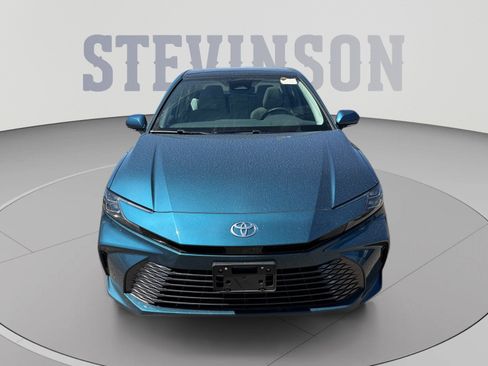 Used 2025 Toyota Camry XLE AWD/4WD image 8