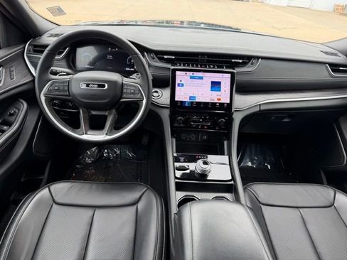 Used 2024 Jeep Grand Cherokee L Limited w/ Luxury Tech Group II AWD/4WD image 9