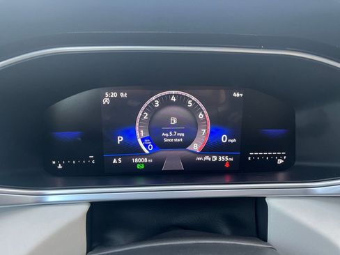 Used 2025 Volkswagen Taos SE image 34