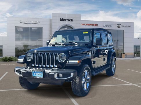 Used 2022 Jeep Wrangler Unlimited Sahara w/ LED Lighting Group AWD/4WD image 4